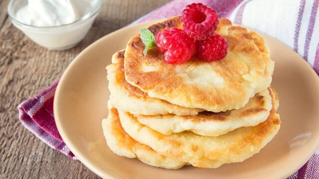 Пышные оладьи с творогом